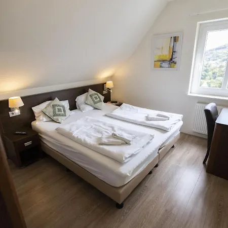 Detached With Six Bedrooms, Close To A *