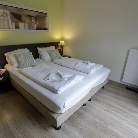 Detached With Six Bedrooms, Close To A *